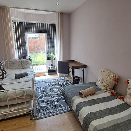 Comfy Fenia Stay Лондон Екстер'єр фото