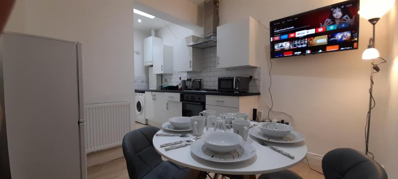 Comfy Fenia Stay Лондон Екстер'єр фото