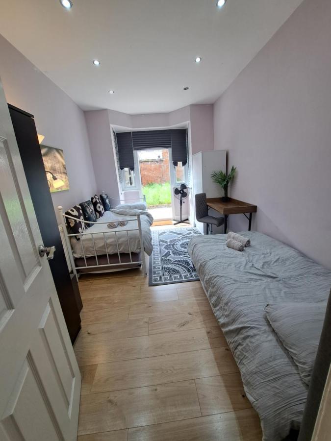 Comfy Fenia Stay Лондон Екстер'єр фото