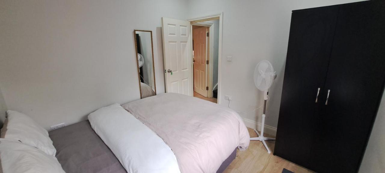 Comfy Fenia Stay Лондон Екстер'єр фото