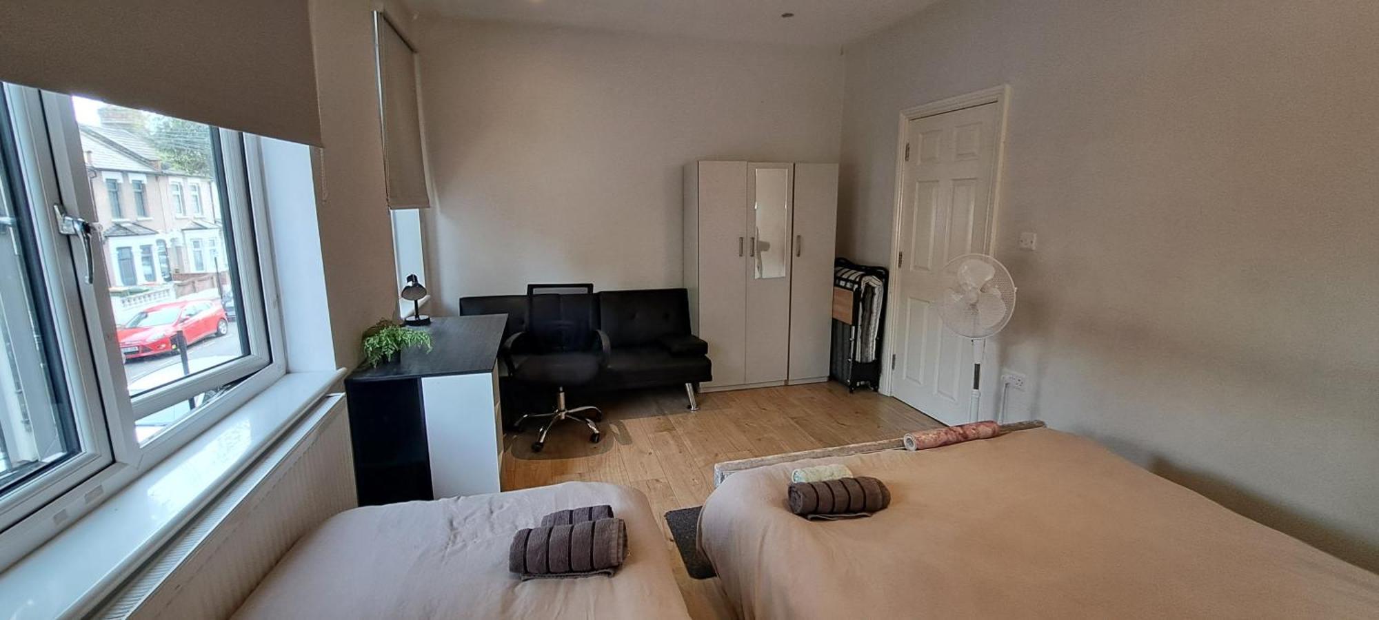 Comfy Fenia Stay Лондон Номер фото